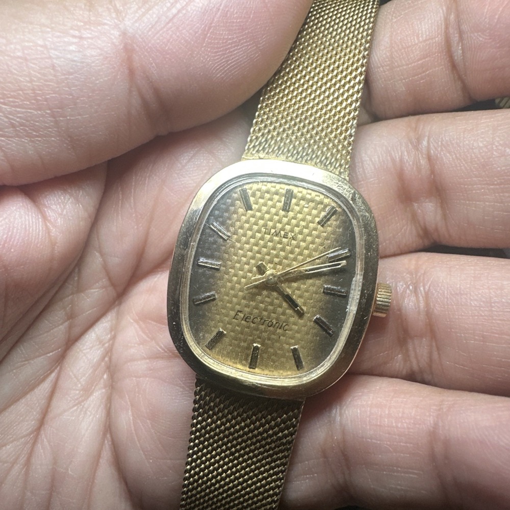 Working VTG Timex Electronic Tigers Eye Dial Cellini Style Gold Tone Watch 29mm